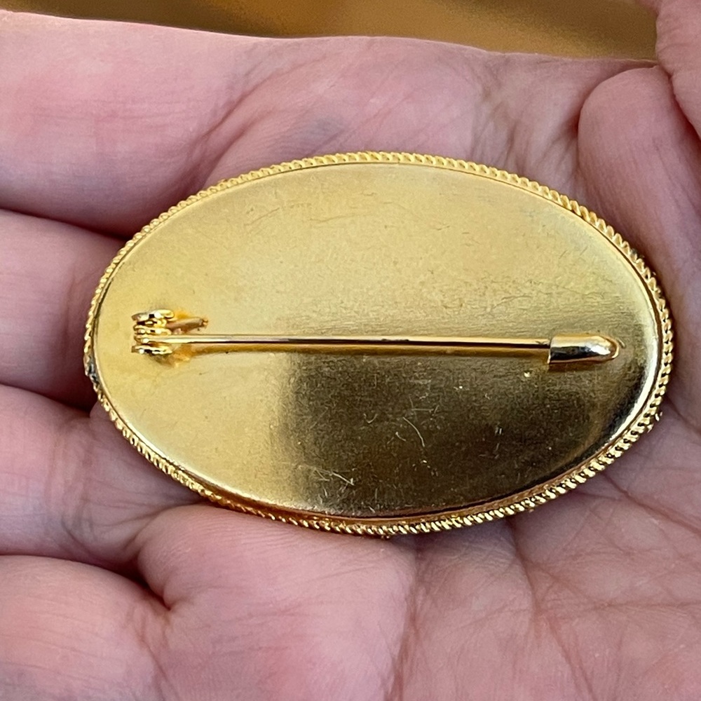 Italian detailed micro mosaic gold tone pin brooch - Picture 9 of 12